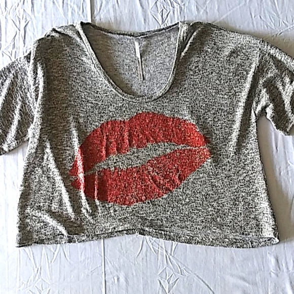 The Classic Cropped Graphic Sweater - Picture 4 of 7